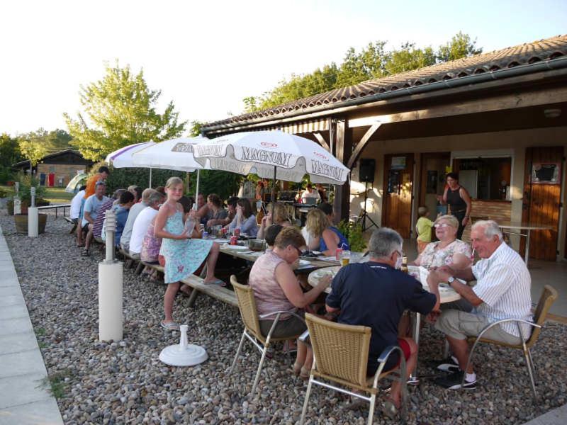Camping Fontaine Du Roc Konuk evi Devillac Dış mekan fotoğraf