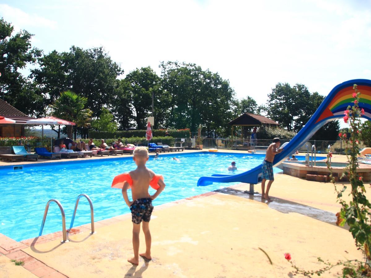 Camping Fontaine Du Roc Konuk evi Devillac Dış mekan fotoğraf